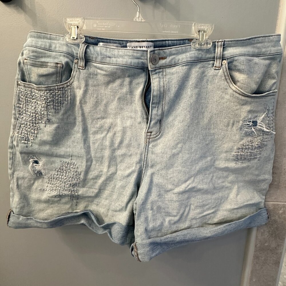 Layne Bryant - Flex magic Waistband- Mid-Rise Boyfriend Midi Short size 22
